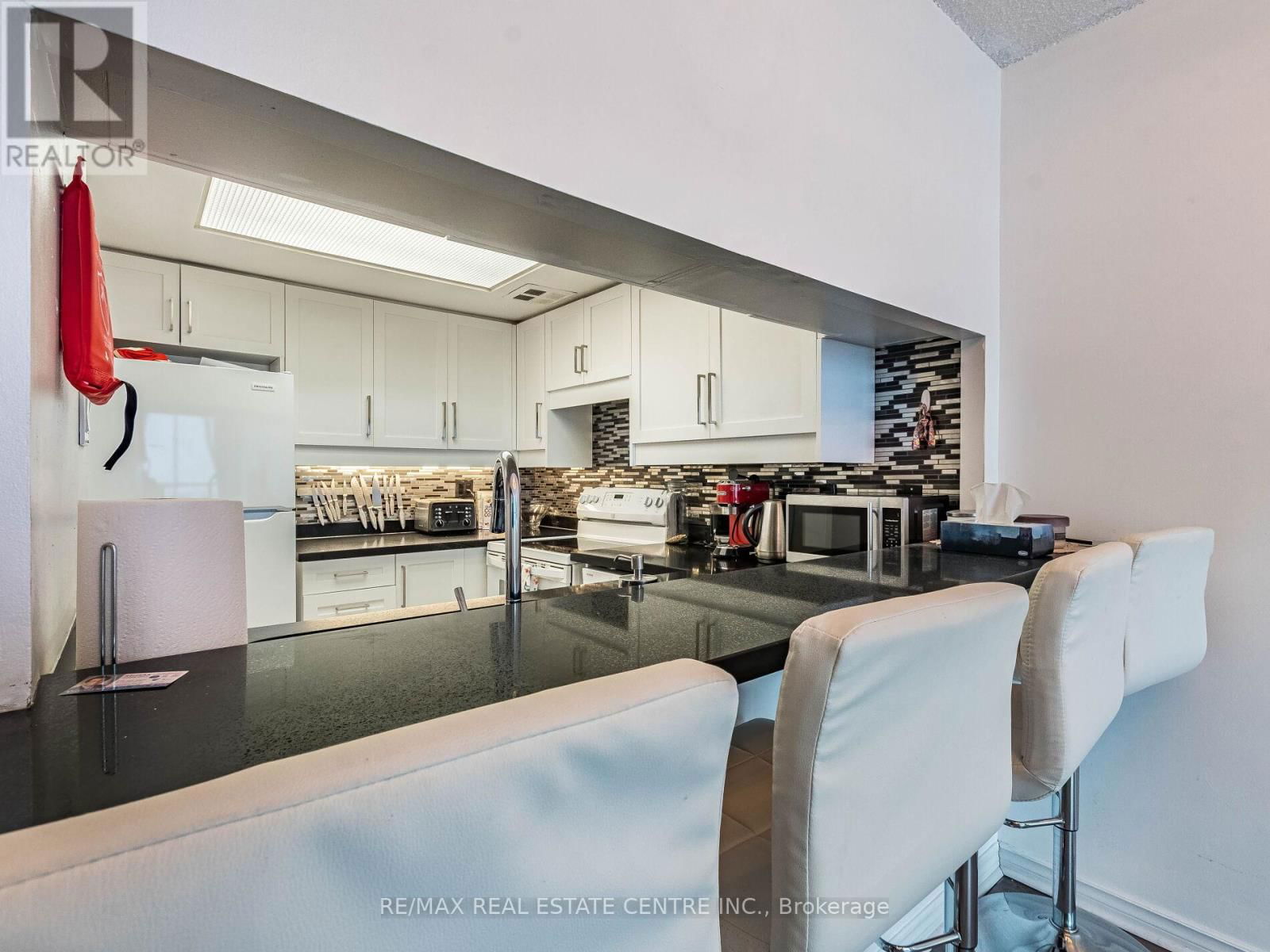 1616 - 250 WEBB DRIVE Image 16