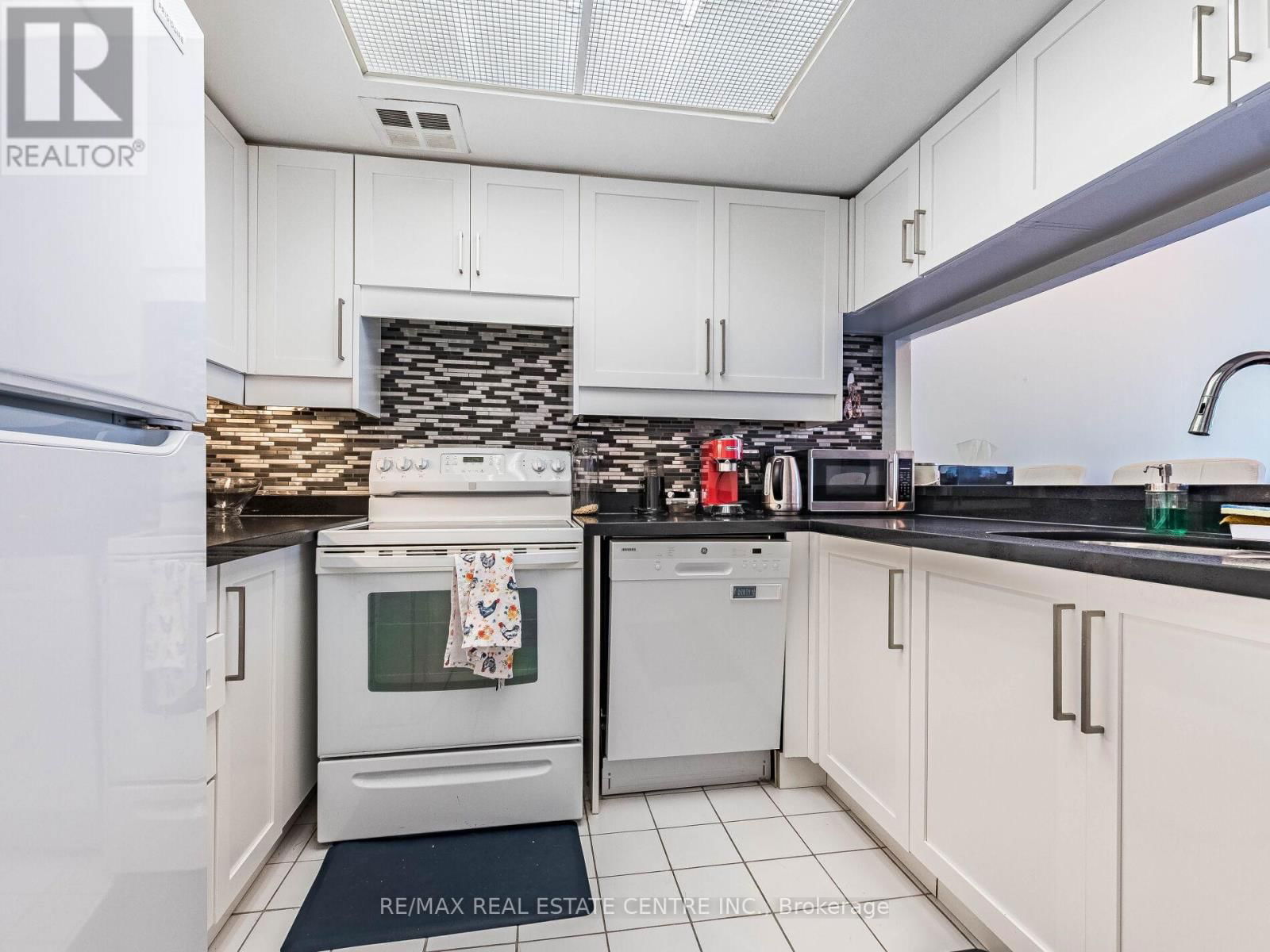 1616 - 250 WEBB DRIVE Image 18