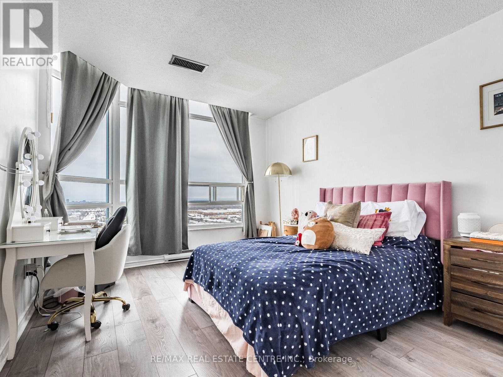 1616 - 250 WEBB DRIVE Image 21