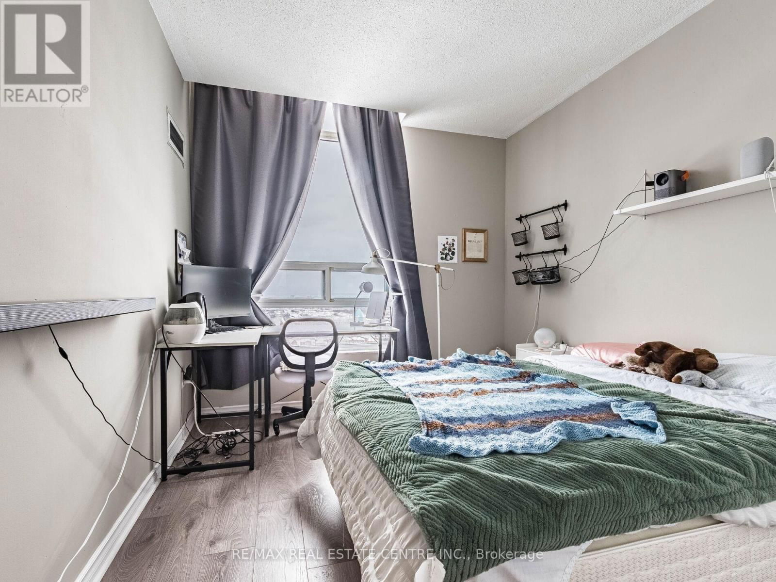 1616 - 250 WEBB DRIVE Image 22