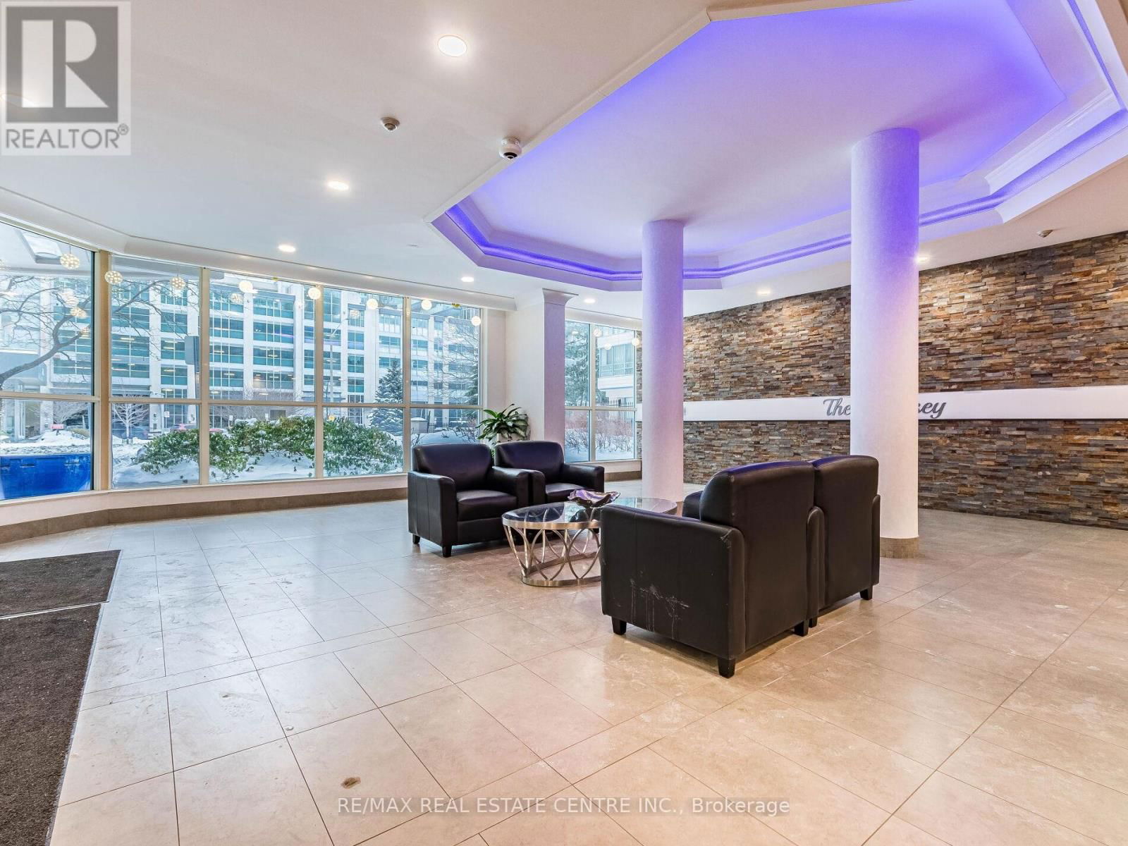 1616 - 250 WEBB DRIVE Image 4