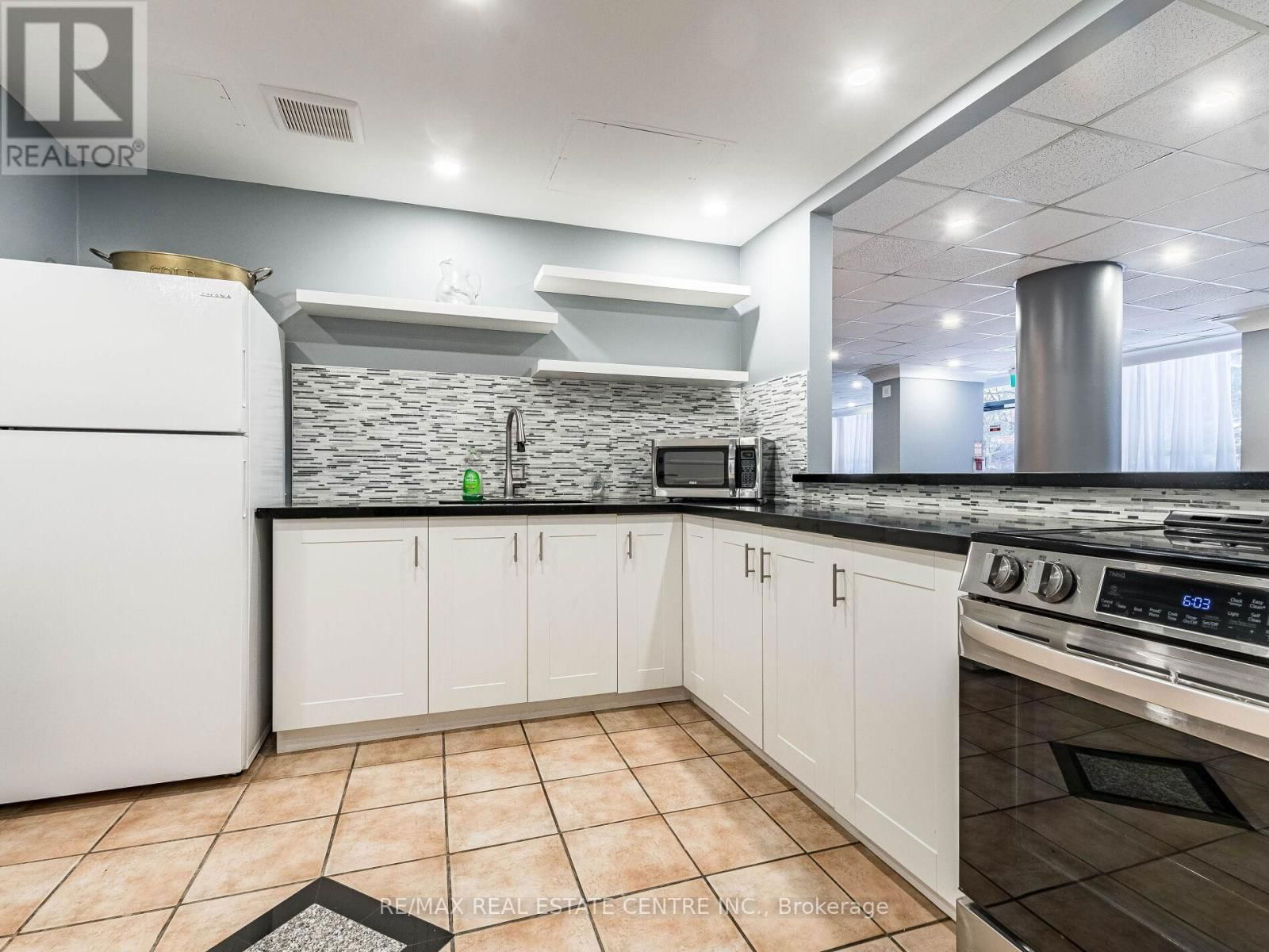 1616 - 250 WEBB DRIVE Image 41