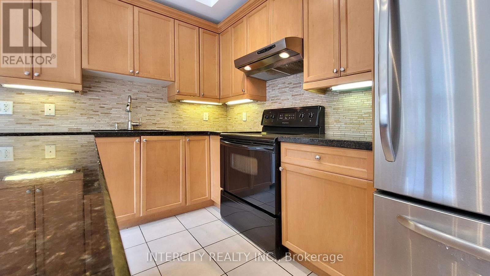 86 LAKESHORE ROAD WEST Image 16