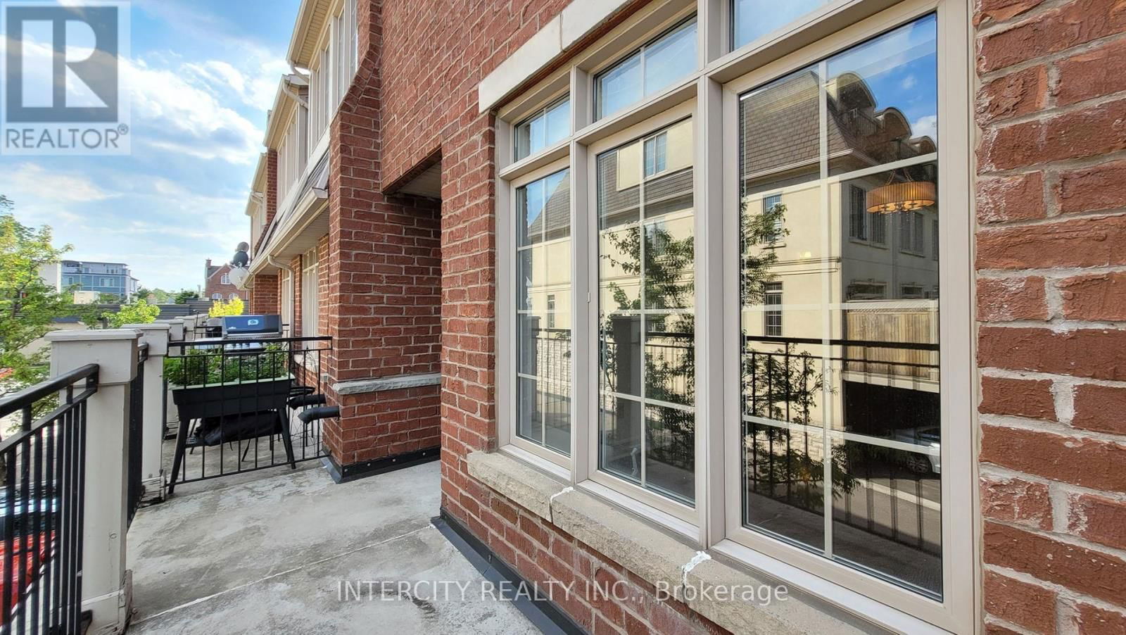 86 LAKESHORE ROAD WEST Image 6
