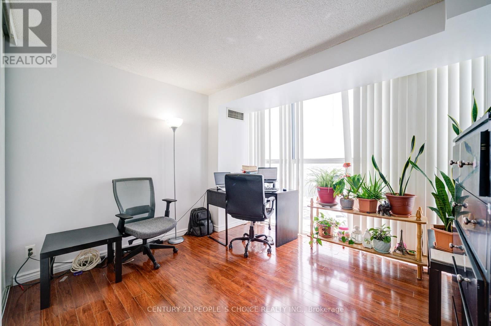 1206 - 25 TRAILWOOD DRIVE Image 14