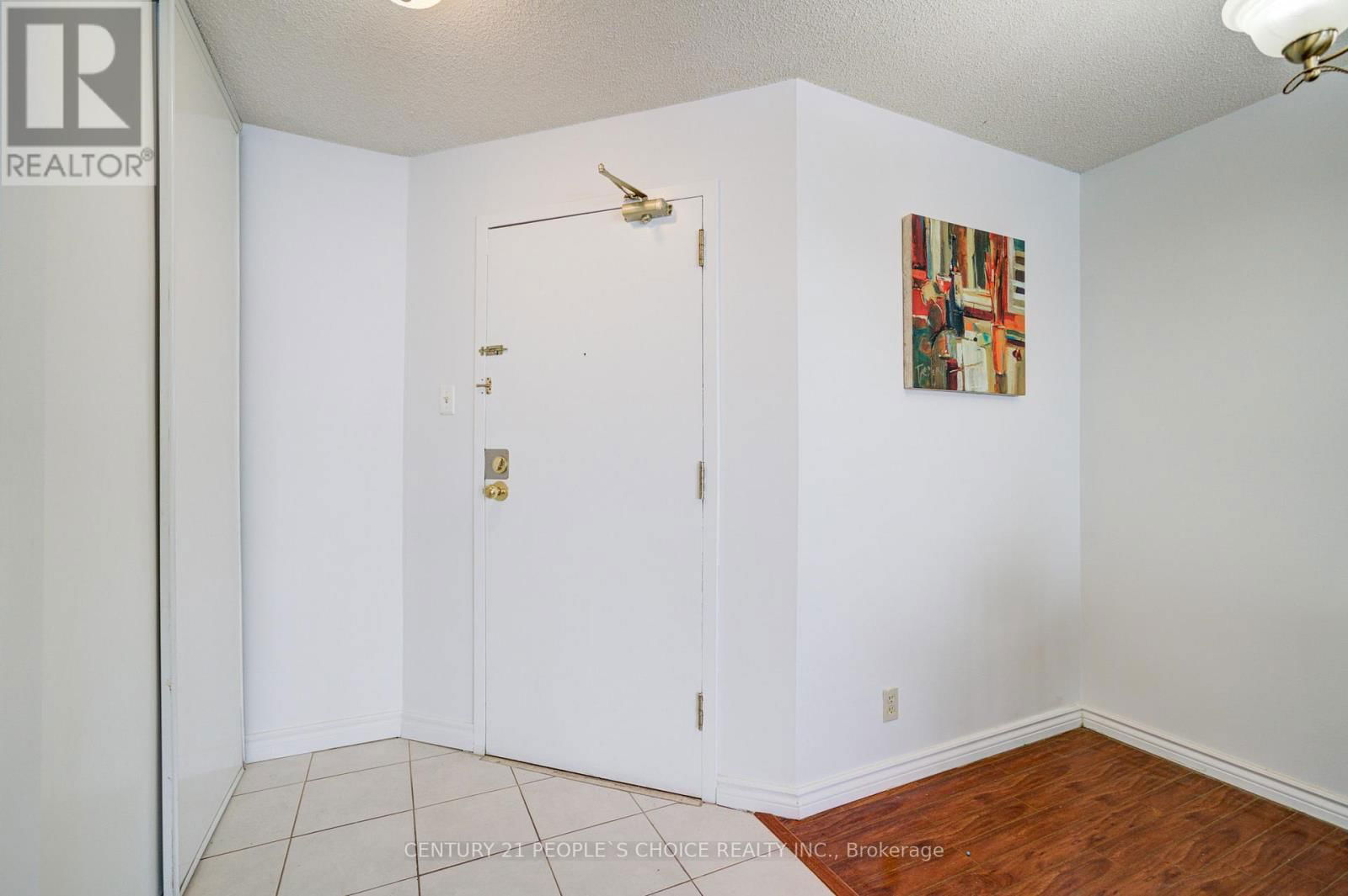 1206 - 25 TRAILWOOD DRIVE Image 3