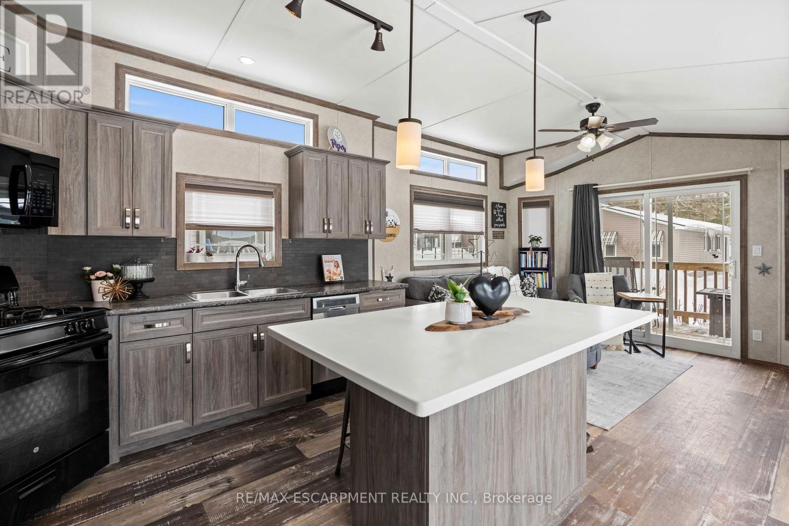 10 Oak St - 4449 MILBUROUGH LINE Image 15