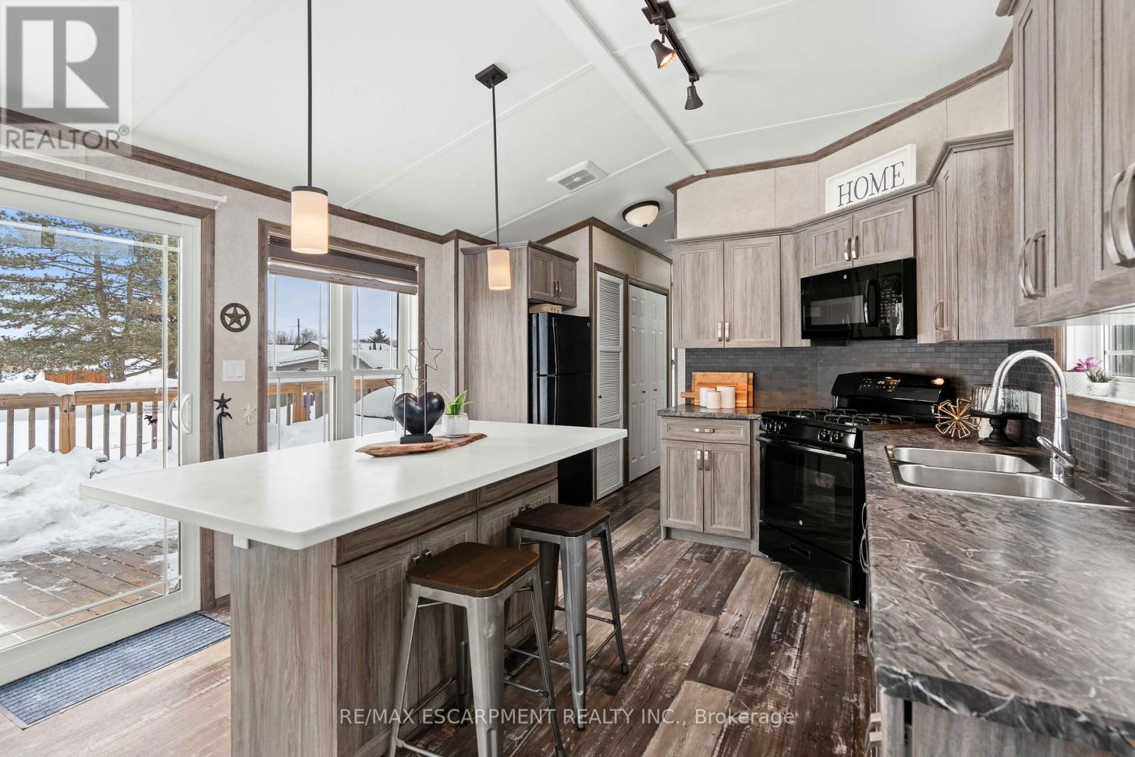 10 Oak St - 4449 MILBUROUGH LINE Image 16