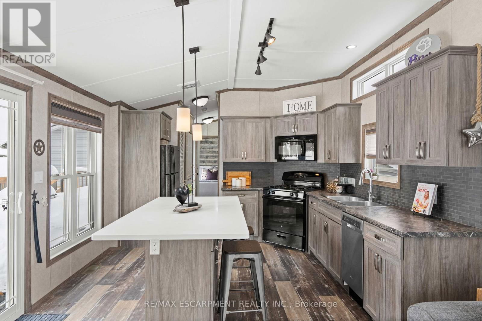 10 Oak St - 4449 MILBUROUGH LINE Image 17