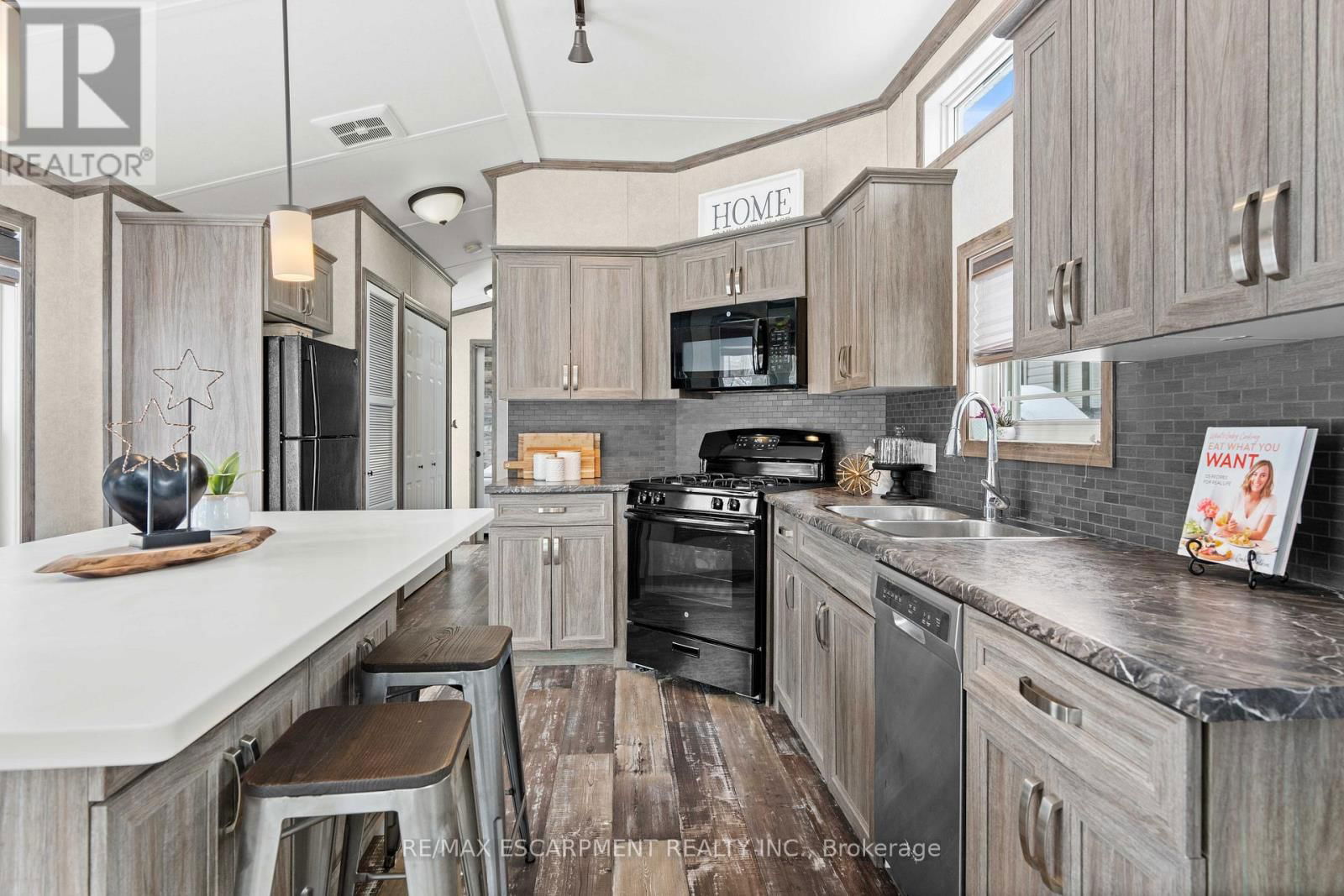 10 Oak St - 4449 MILBUROUGH LINE Image 18
