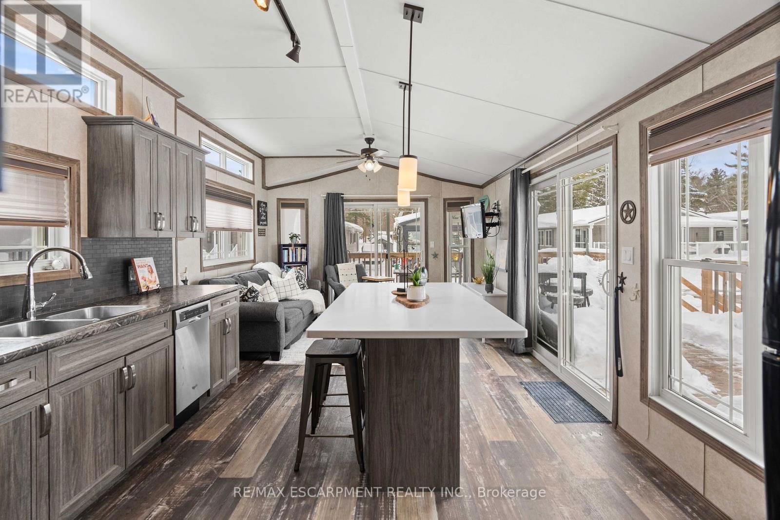 10 Oak St - 4449 MILBUROUGH LINE Image 9