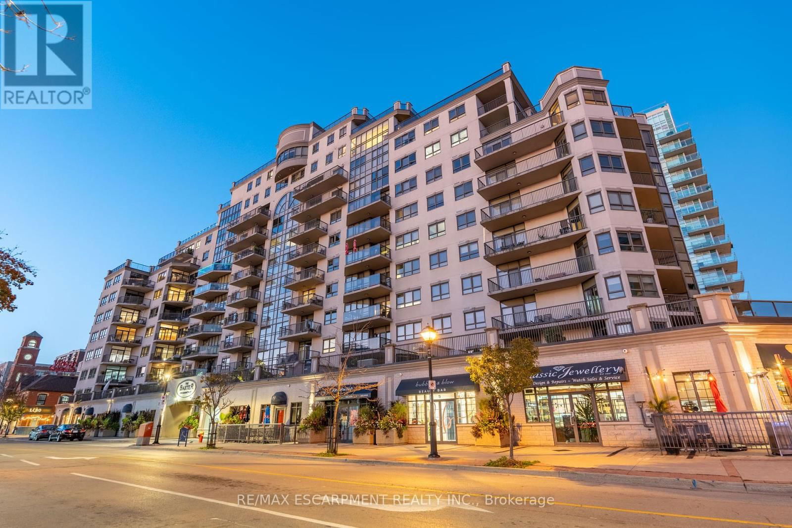 611 - 399 ELIZABETH STREET Image 2