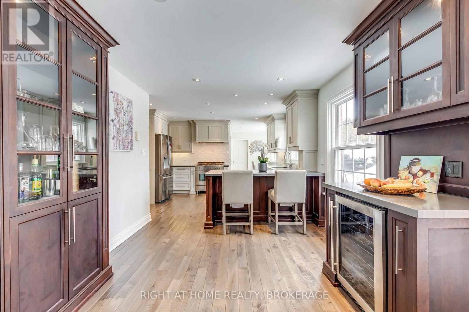 1335 CAMBRIDGE DRIVE Image 10