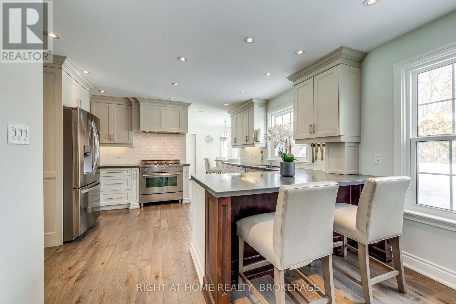 1335 CAMBRIDGE DRIVE Image 11
