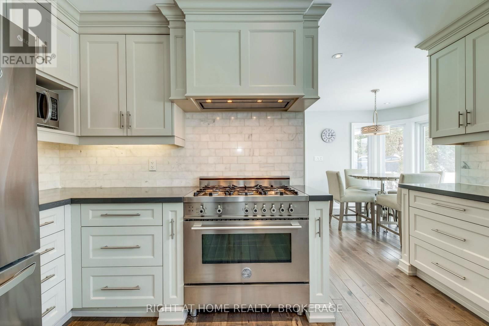 1335 CAMBRIDGE DRIVE Image 13