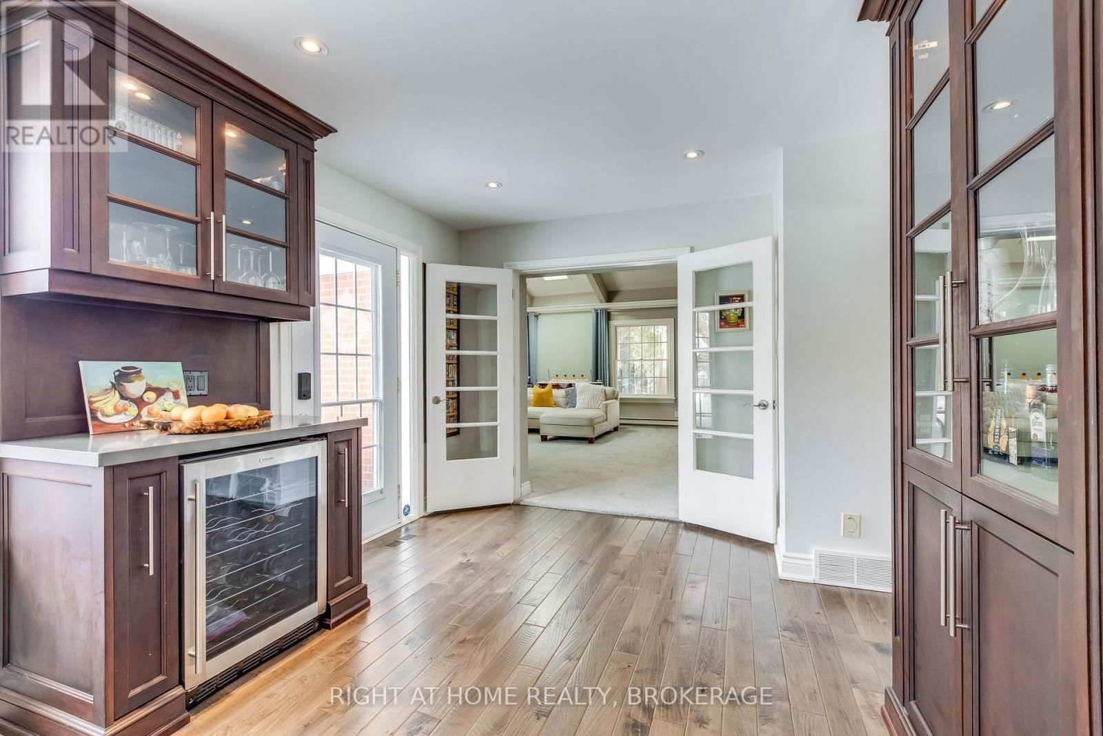 1335 CAMBRIDGE DRIVE Image 16