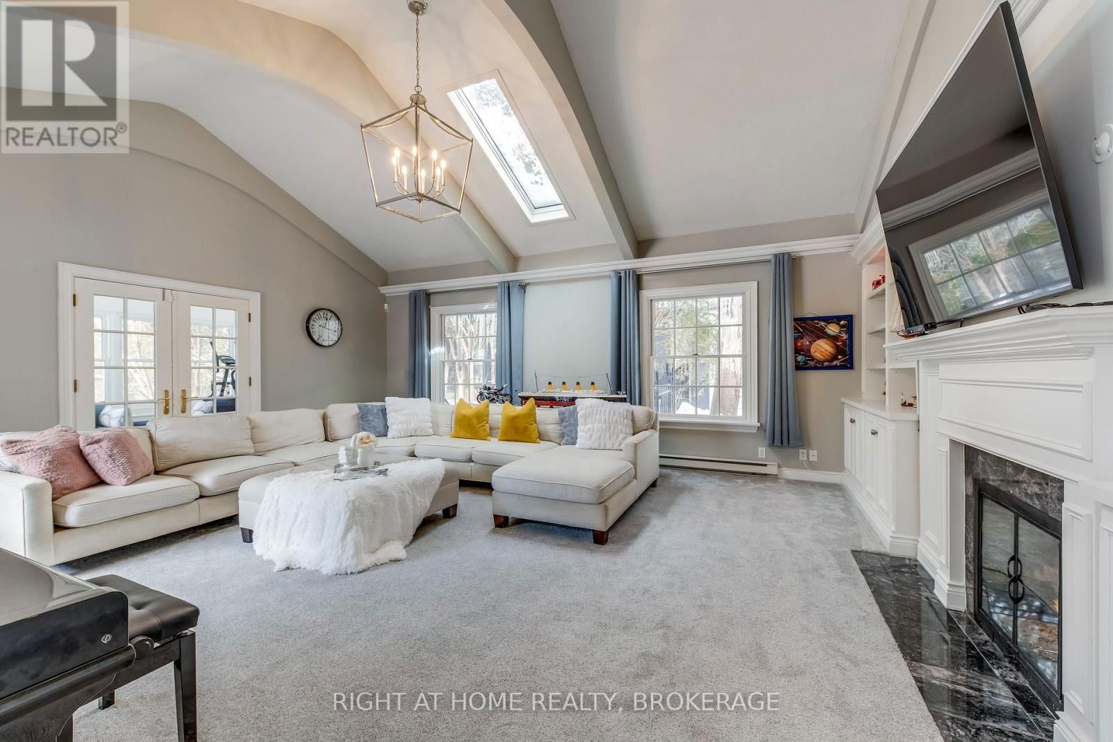 1335 CAMBRIDGE DRIVE Image 17