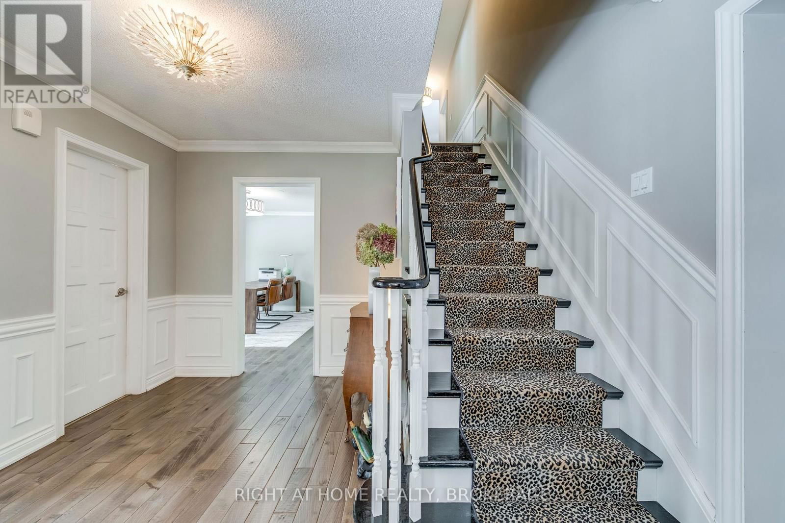 1335 CAMBRIDGE DRIVE Image 27
