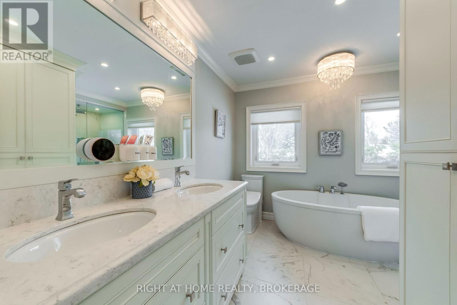 1335 CAMBRIDGE DRIVE Image 32