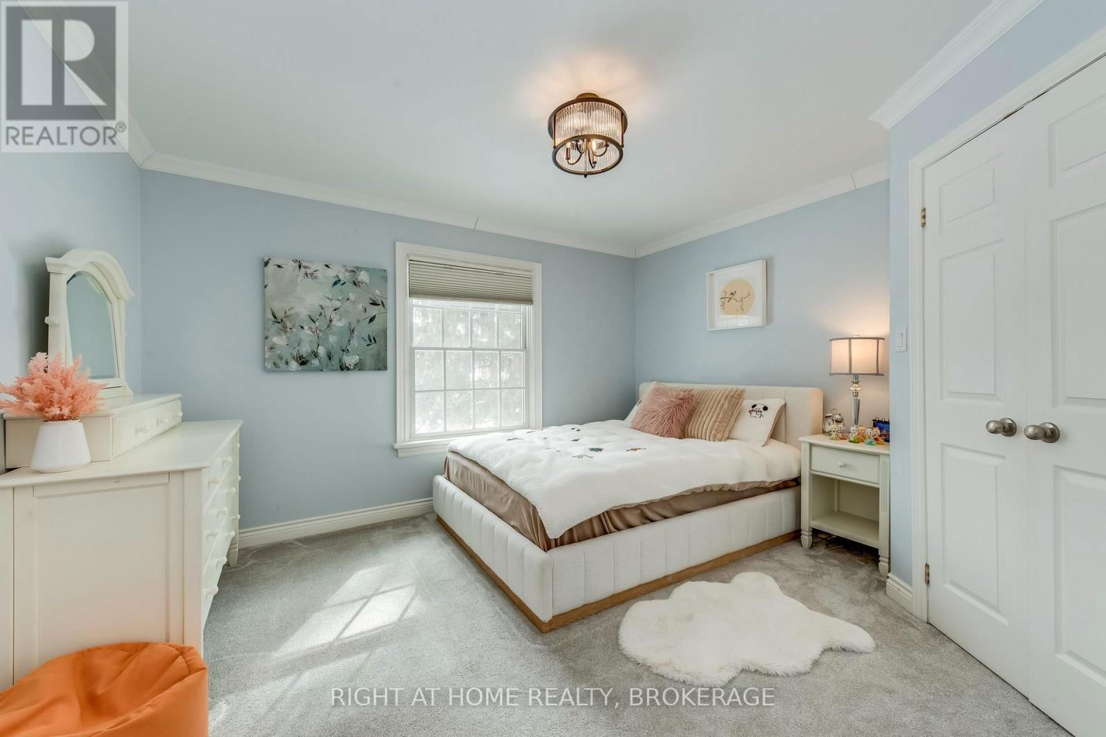 1335 CAMBRIDGE DRIVE Image 35