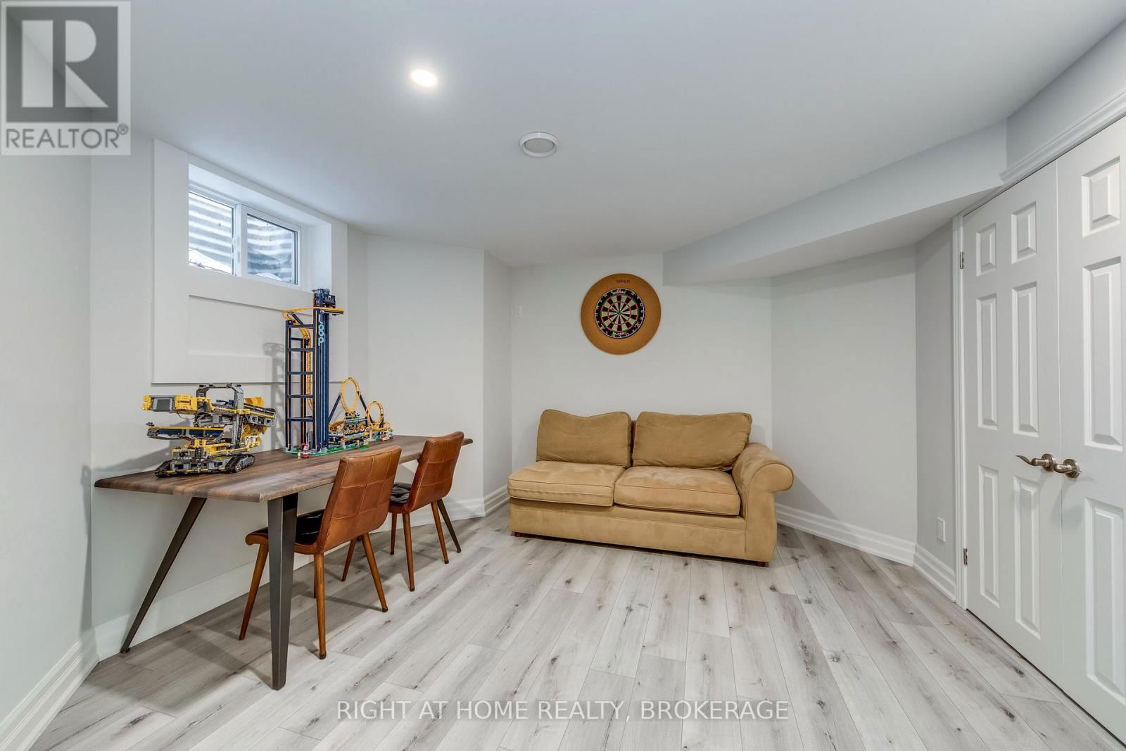 1335 CAMBRIDGE DRIVE Image 40