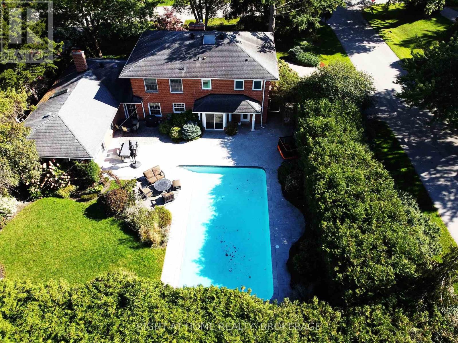 1335 CAMBRIDGE DRIVE Image 48