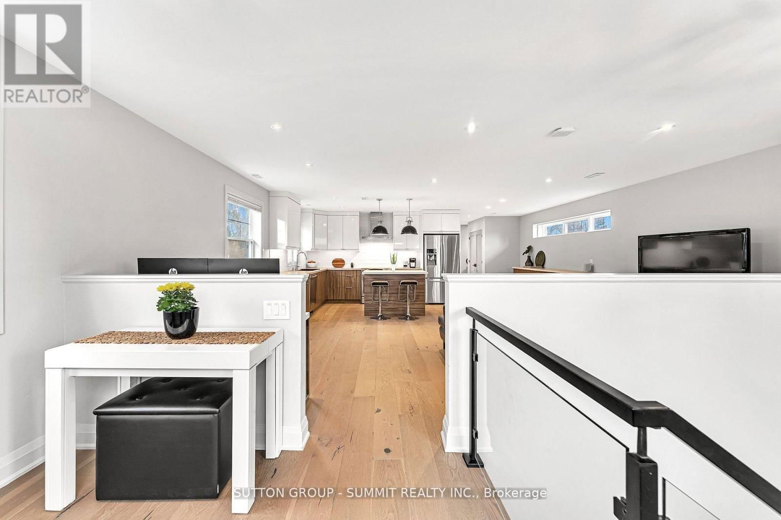 31 OAKWOOD AVENUE NORTH Image 10