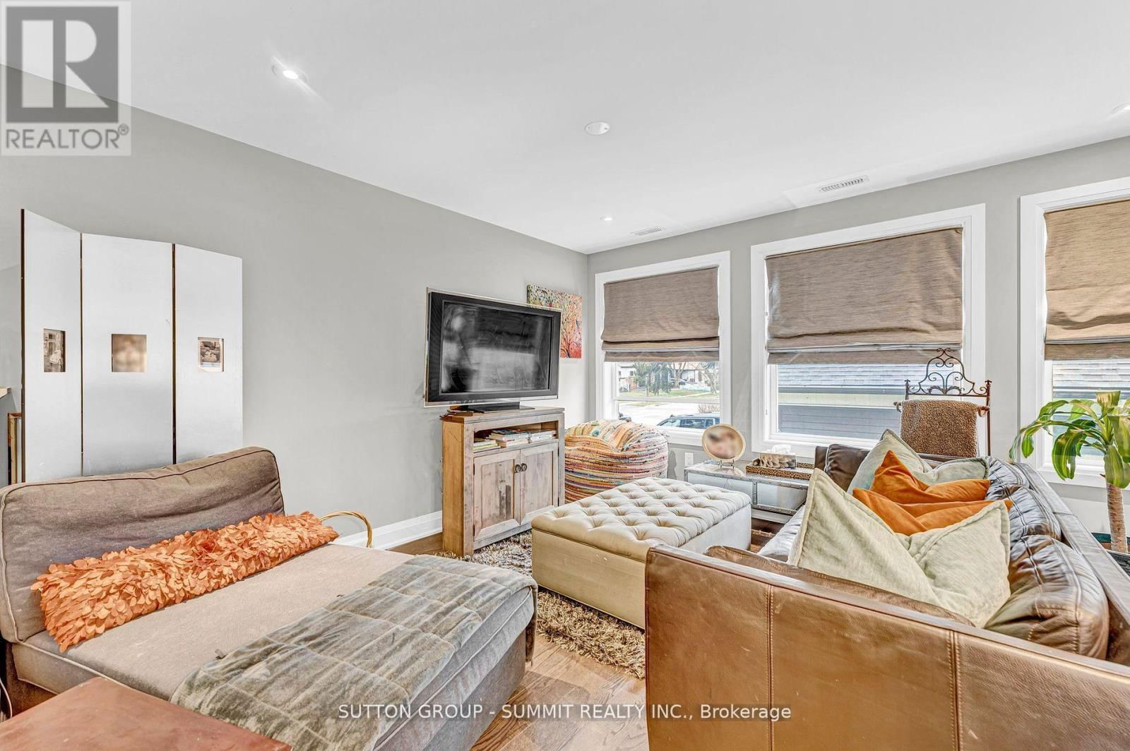 31 OAKWOOD AVENUE NORTH Image 22