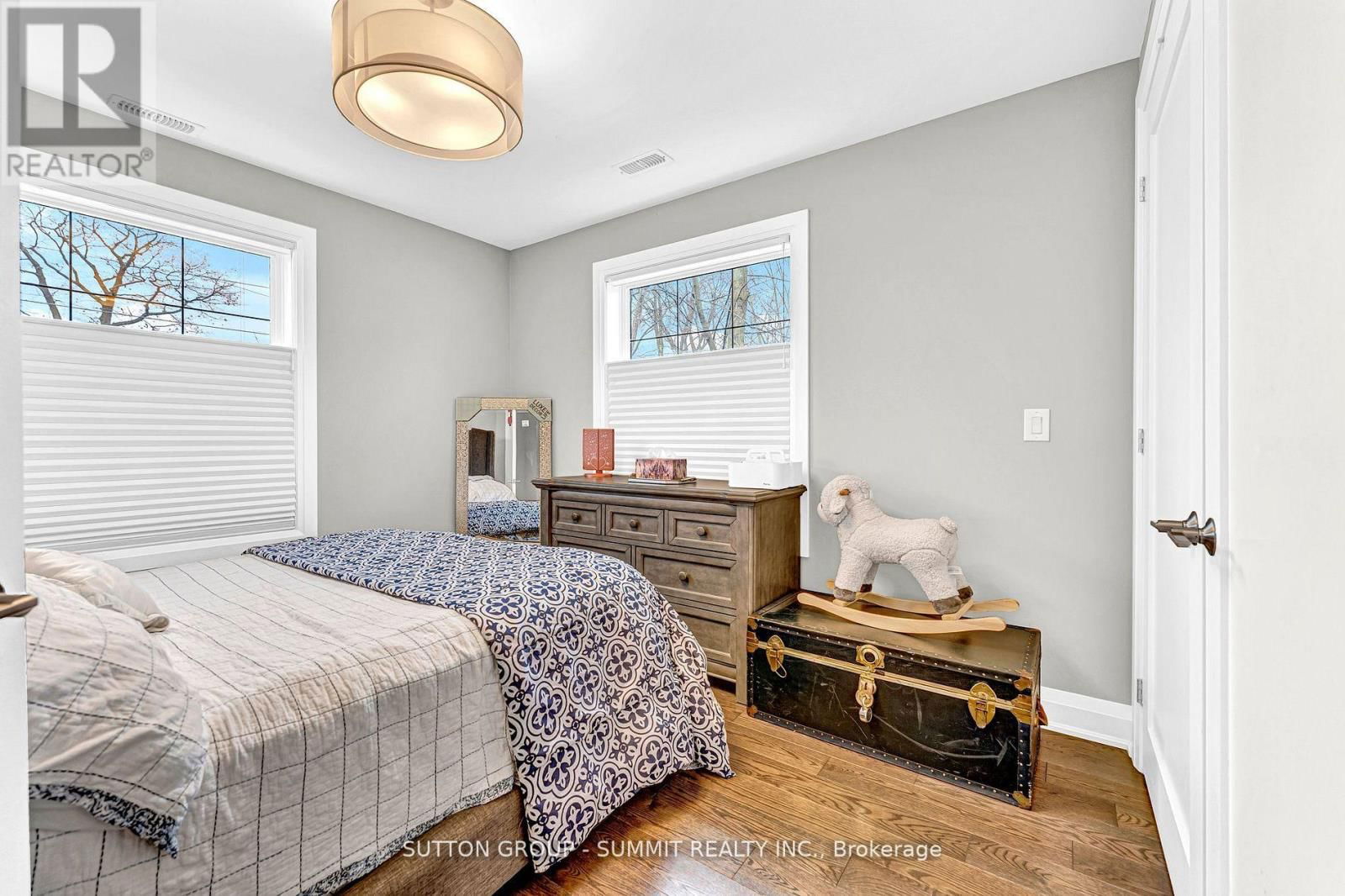 31 OAKWOOD AVENUE NORTH Image 28