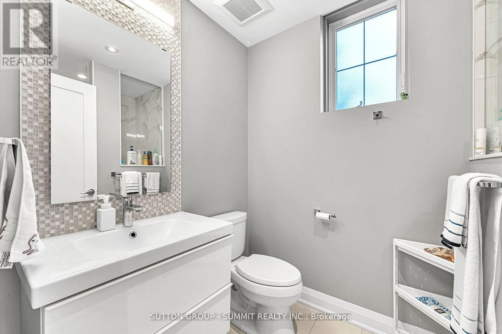 31 OAKWOOD AVENUE NORTH Image 37
