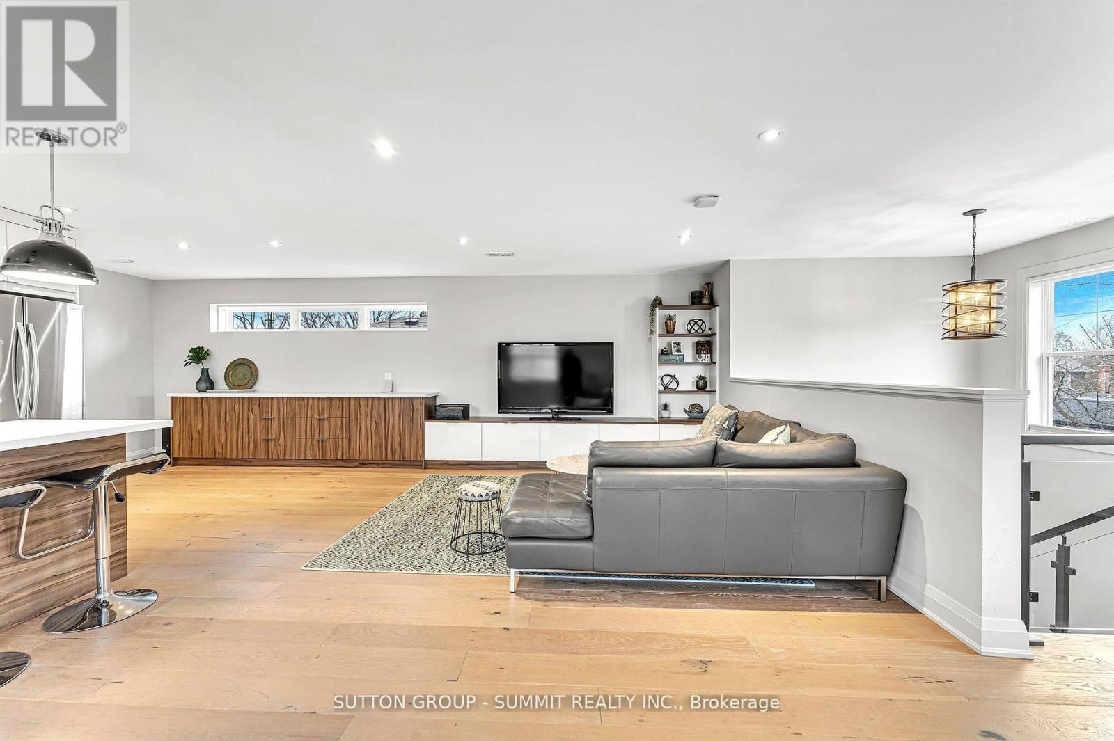 31 OAKWOOD AVENUE NORTH Image 5