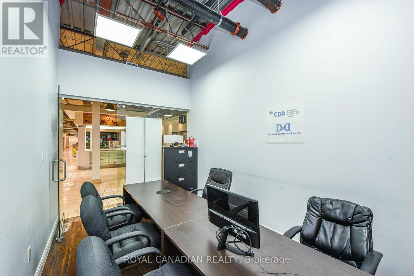 1E55 - 7215 GOREWAY DRIVE NORTH Image 14