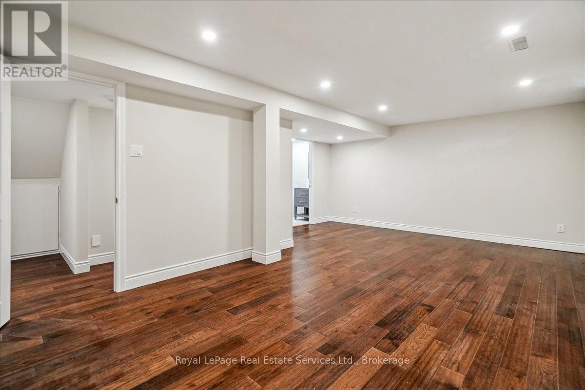 3 - 1513 UPPER MIDDLE ROAD Image 35
