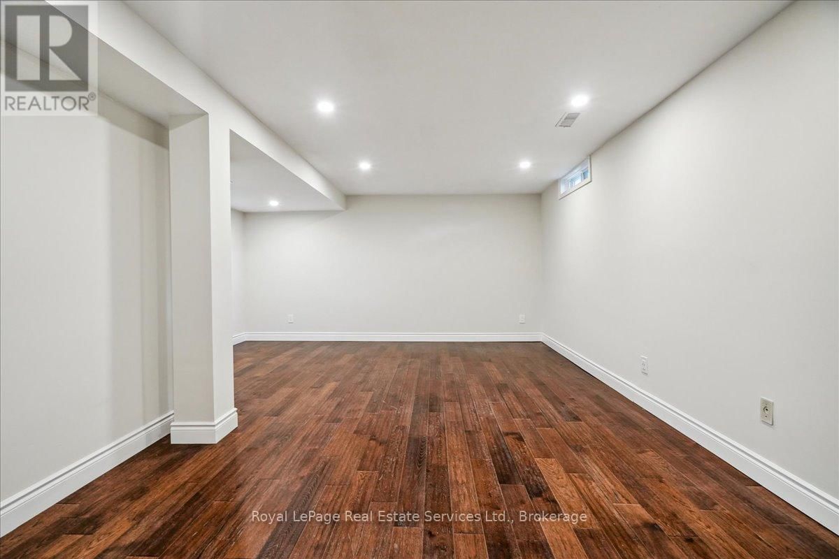 3 - 1513 UPPER MIDDLE ROAD Image 36