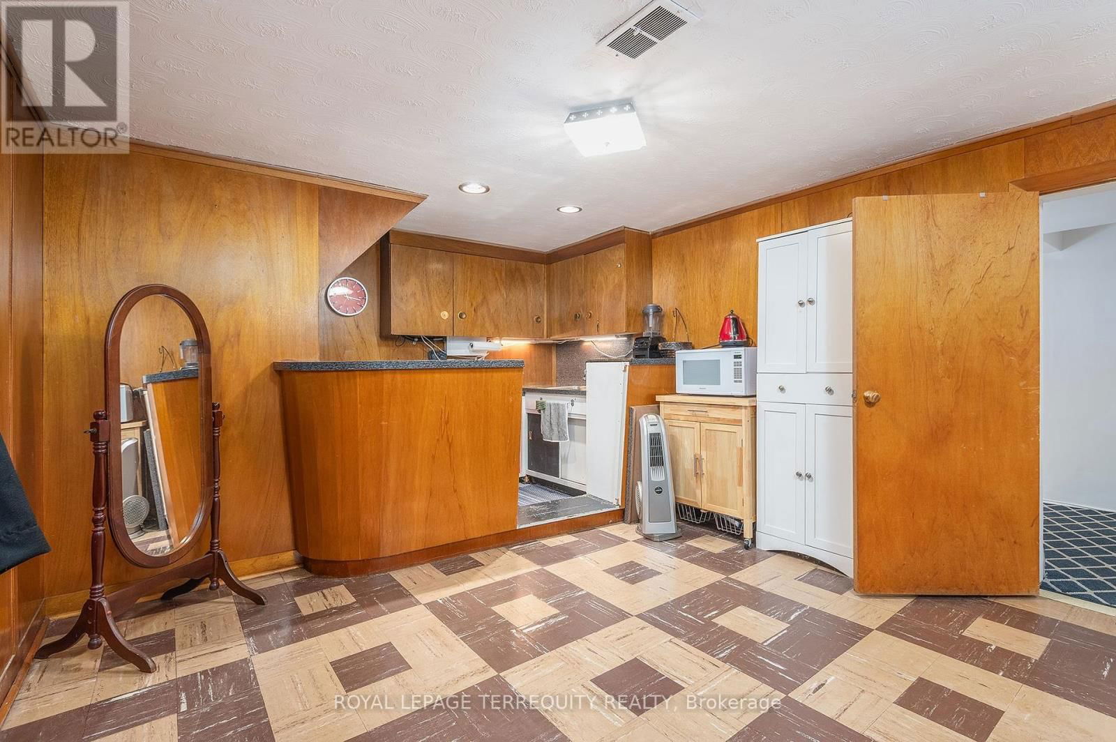 80 GLENADEN AVENUE EAST Image 30
