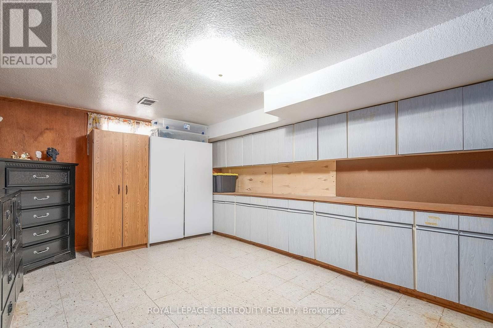 80 GLENADEN AVENUE EAST Image 32
