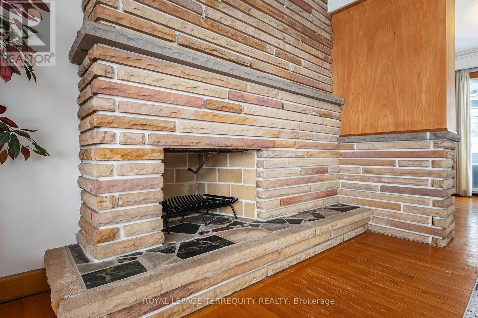 80 GLENADEN AVENUE EAST Image 7