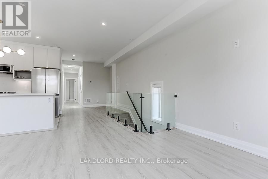 Upper - 44 FAIRBANK AVENUE Image 20