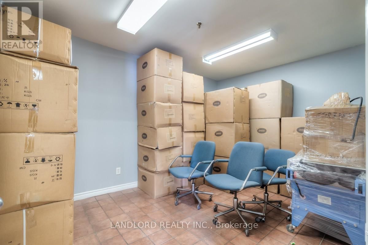 34 & 35 - 175 TORYORK DRIVE Image 15