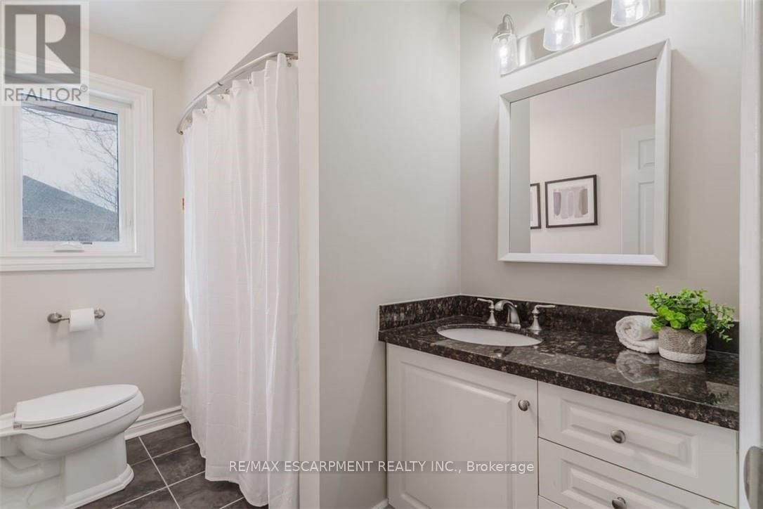 954 WINTERGREEN PLACE Image 31