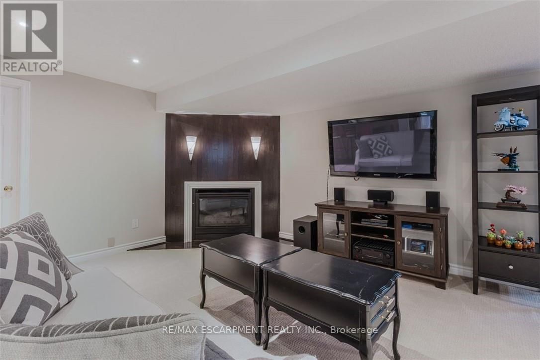 954 WINTERGREEN PLACE Image 33
