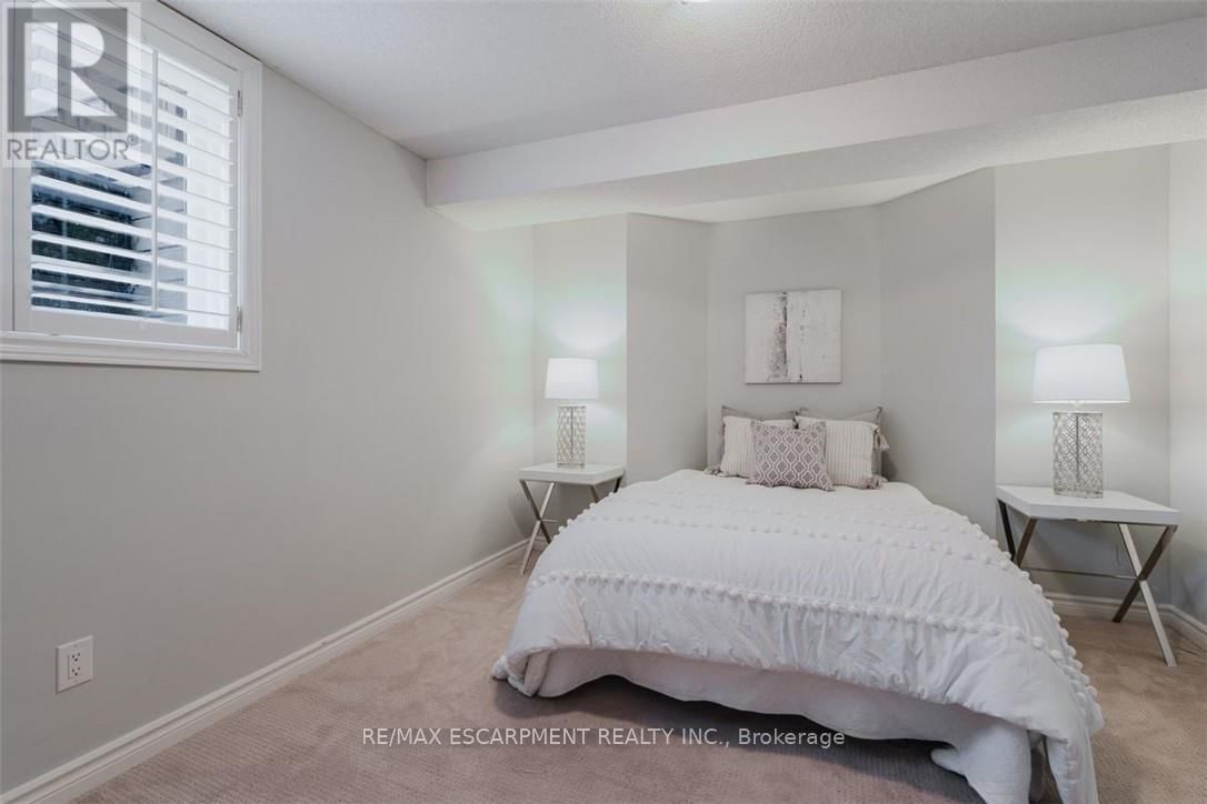 954 WINTERGREEN PLACE Image 36