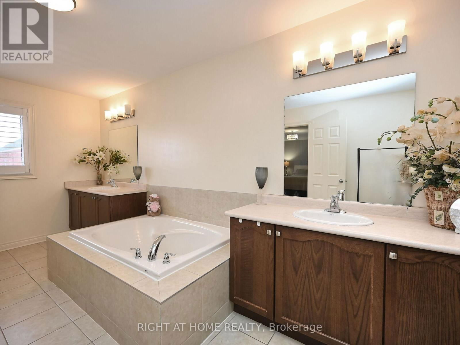 1019 URELL WAY Image 29