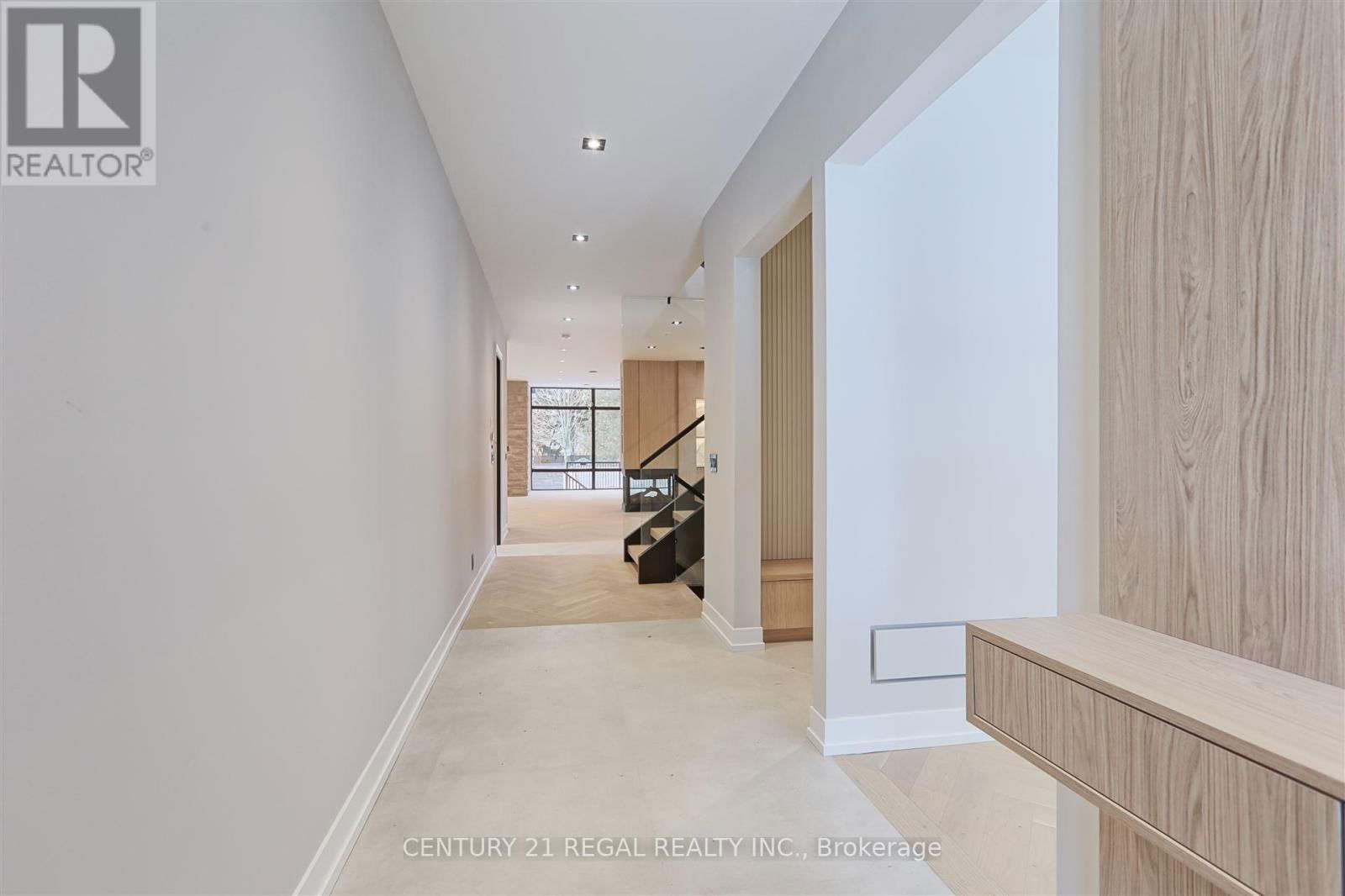1230 LAKEBREEZE DRIVE Image 4