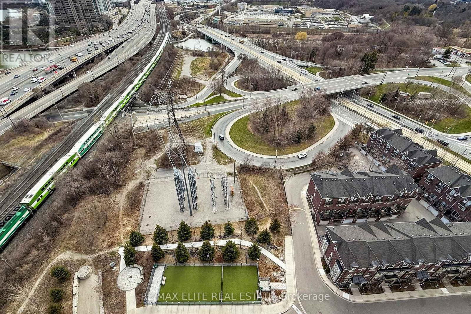 2004 - 105 THE QUEENSWAY AVENUE Image 32