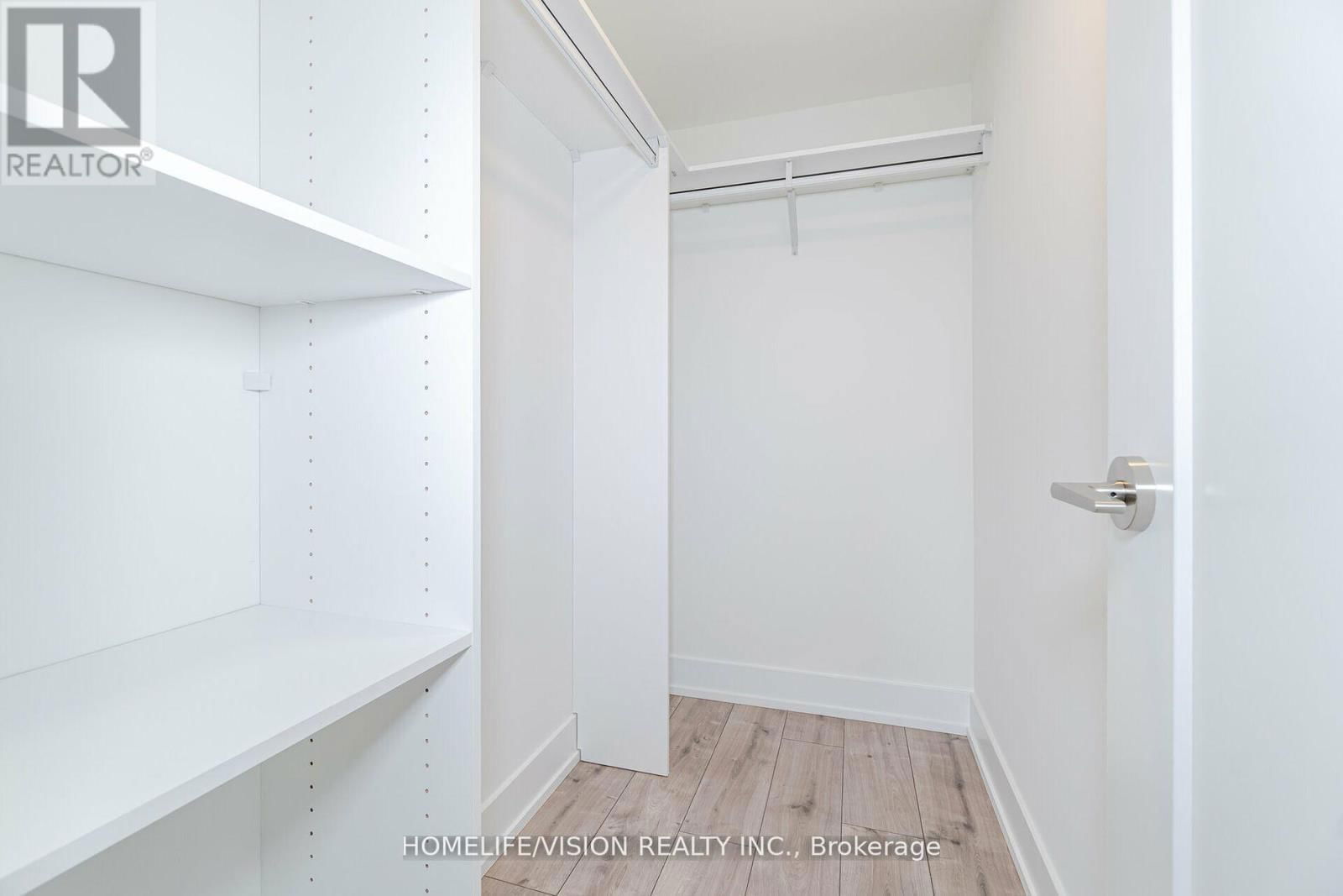 403 - 10 EVA ROAD Image 18