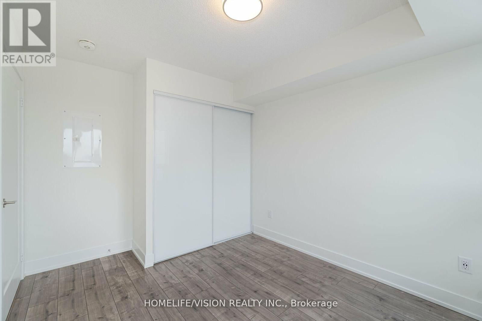403 - 10 EVA ROAD Image 20