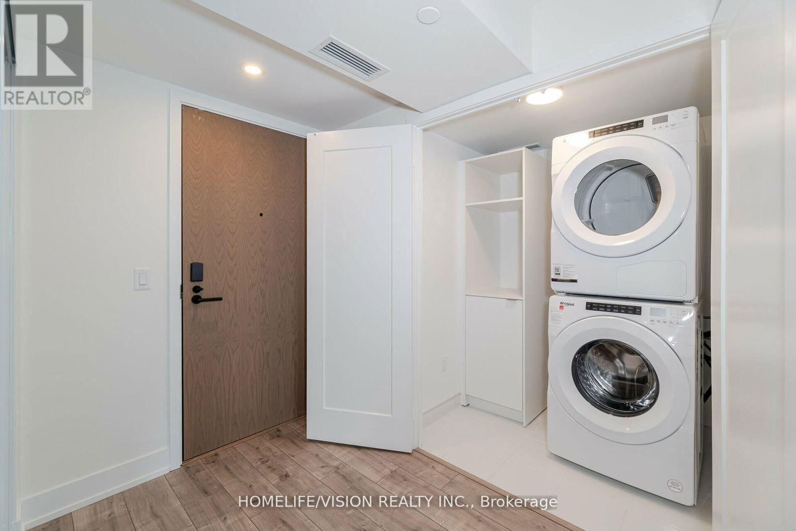 403 - 10 EVA ROAD Image 23