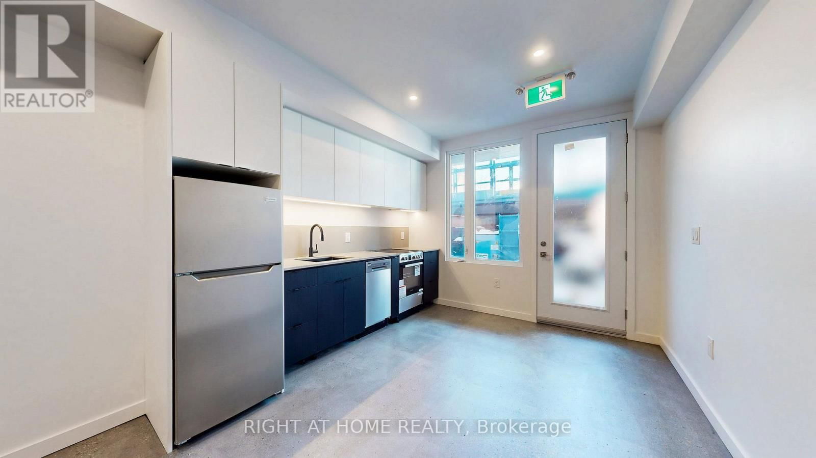 Unit 2 - 3122 DUNDAS STREET WEST Image 3