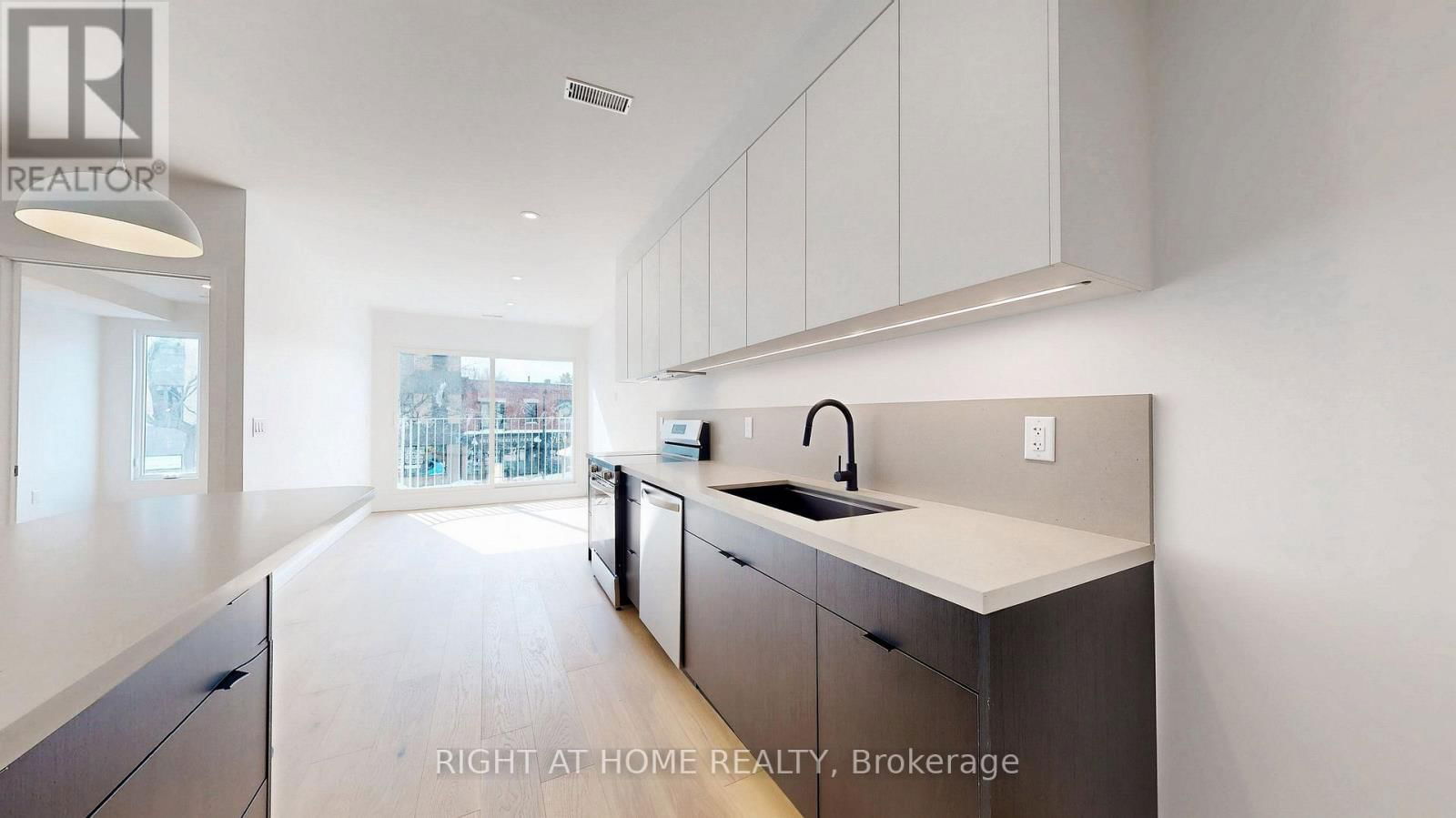 Unit 4 - 3122 DUNDAS STREET WEST Image 4